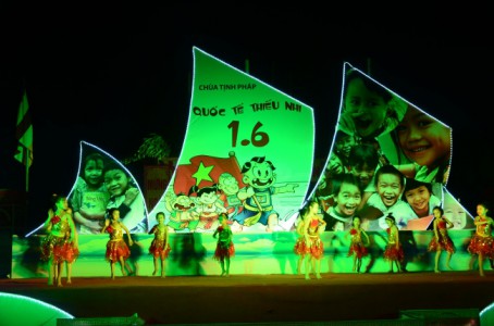 Hơn 1000 trẻ em tham dự đêm văn nghệ, nhận quà ngày Quốc tế thiếu nhi