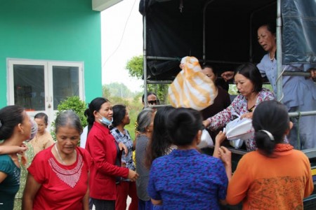Đà Nẵng: Chùa Hải Hội phát cơm chay từ thiện
