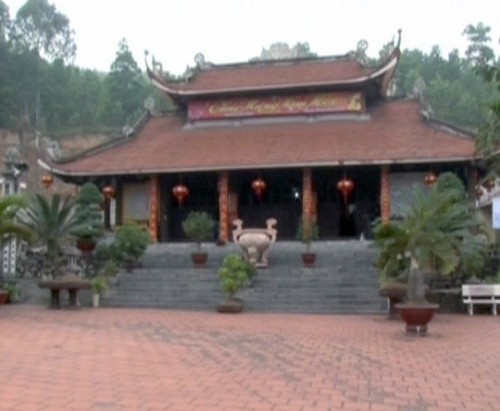 Khách Trung Quốc vào chùa, lập hòm công đức thu 200.000 đồng/người 