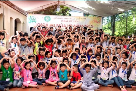 Hà Nội: Hơn 100 em học sinh tham gia khóa tu mùa tại chùa Tiên Linh