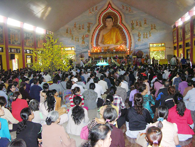 Chùa Từ Tân tổ chức chuyến hành hương thập tự cho hơn 1.300 Phật tử