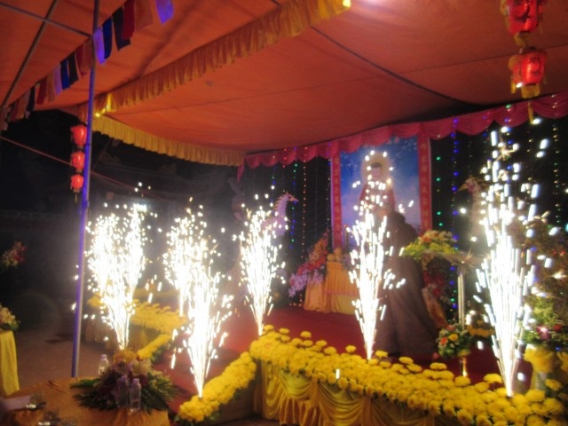 Đêm hội hoa đăng tại chùa Từ Vân Thái Bình