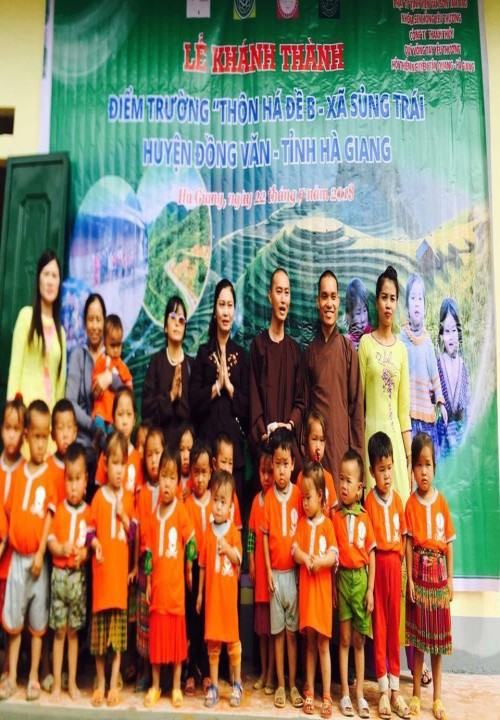 Chùa Vân - Tịnh Viện Vân Sơn, tổ chức lễ khánh thành điểm trường thôn Đề Há B tại Hà Giang và trao quà từ thiện