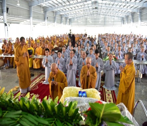 Quỹ Đạo Phật Ngày Nay cúng dường trai tăng tại HVPGVN