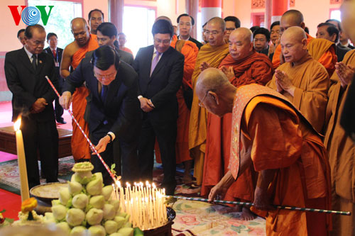 Chủ tịch nước thăm các Đại Tăng Thống Campuchia