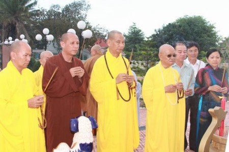 Ban Trị Sự GHPGVN huyện Xuyên Mộc dâng hương các anh hùng liệt sĩ