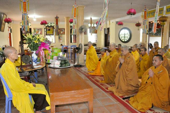 Tăng Ni Phật giáo Hà Nội đỉnh lễ Đức Đệ Tam Pháp Chủ GHPGVN