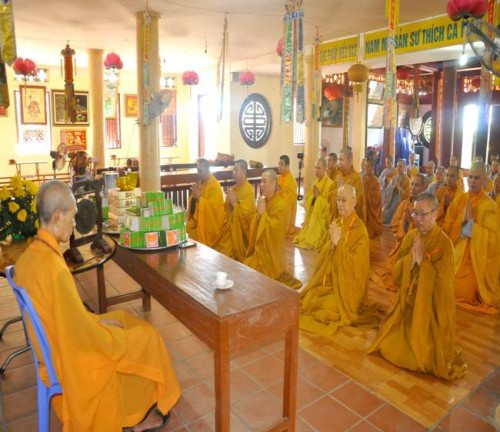 Hà Nội: Đại diện các hành giả an cư hạ trường phía Đông tạ pháp Đức Pháp Chủ GHPGVN