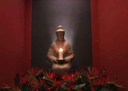 Dùng chánh pháp làm ngọn đèn 