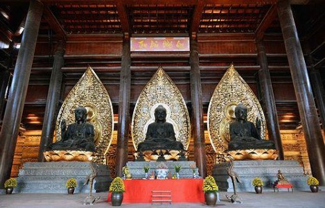 Phật giáo xây chùa to tượng lớn là có lỗi chăng ?*