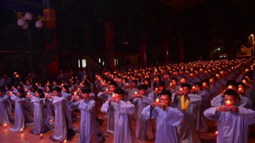 Hà Nội: Hàng ngàn ngọn hoa đăng kính mừng ngày Đức Phật Thích Ca Mâu Ni thành đạo
