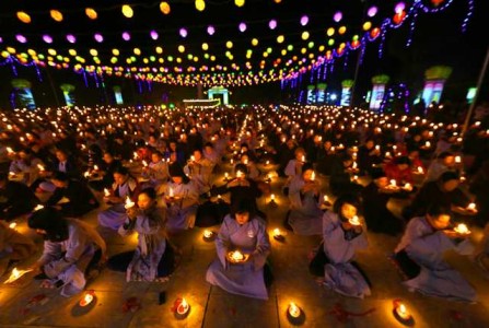 Hà Nam: Hàng ngàn hoa đăng mừng khánh đản Đức Phật A Di Đà