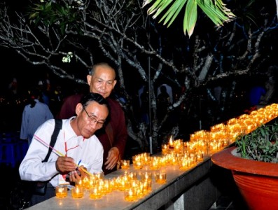 Hội thảo hoằng pháp, khó quên đêm dâng hương tưởng niệm