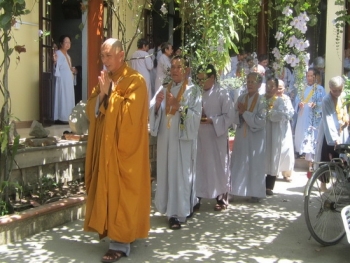 Tổ đình Thiên Bửu tổ chức khóa tu Bát Quan Trai đầu năm