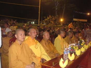 Hội hoa đăng Cầu quốc thái dân an tại Hồ Tây Đăk Mil