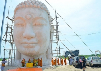Suy nghĩ về mẫu đầu tượng Phật trong công trình 