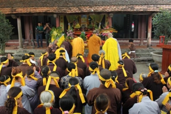 Chùm ảnh: Các đoàn viếng Trưởng lão HT. Thích Thanh Bích, ngày 25/3