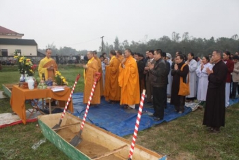 Hà Tĩnh: Hàng ngàn người tham dự lễ cầu an và nhận lộc đầu năm