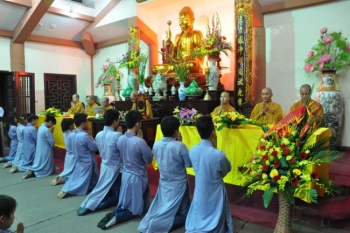 Chùa Bằng: Thanh thiếu niên Phật tử đón mừng ngày Nhà giáo Việt Nam
