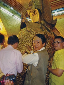 Myanmar: Ngôi chùa dát 60 tấn vàng