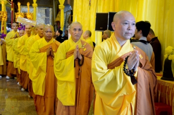 Chư Tăng chùa Hoằng Pháp kính viếng Đại lão Hòa Thượng Thích Trí Tịnh