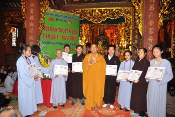 Chùa Thành tổ chức lễ truyền thụ Tam quy - Ngũ giới