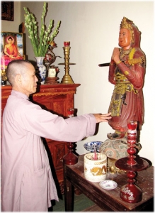 Tượng Phật Di Lặc vào tay giới buôn đồ cổ ?