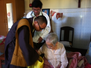 Đà Nẵng: CLB TNPT chùa Long Hoa thăm và tặng quà tại Trung Tâm phụng dưỡng người có công