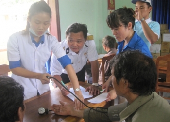 Khám và phát thuốc miễn phí ở Phước Sơn