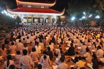 Chùa Hoằng Pháp hàng ngàn người dự lễ Sám hối