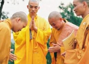 Tại sao thờ Phật Thích Ca mà khi chúng ta gặp nhau lại chào Adiđà