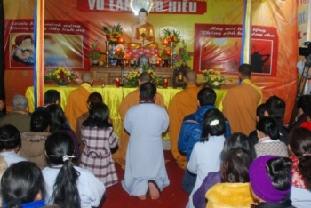 Hà Tĩnh: Gần 600 Phật tử đội mưa rét về làm lễ Quy y tại chùa Giai Lam