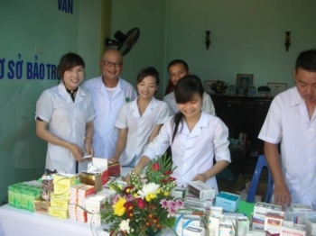 Nhóm từ thiện Nguyên Quang khám, phát thuốc miễn phí cho người nghèo
