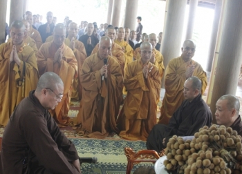 Chư tôn đức TƯ GHPGVN thăm trường hạ tùng lâm Cảm Sơn