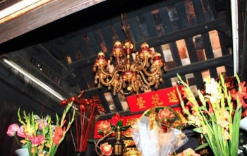 Chùm đèn "Tây Phương" ở chùa Một Cột có giá bạc tỷ