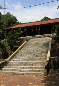 Đừng đổ hết trách nhiệm cho trụ trì chùa Trăm Gian