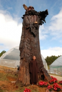 Tượng Bồ Đề Đạt Ma bằng gỗ sao lớn nhất Việt Nam