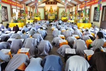 Chùa Bằng: Pháp hội Dược Sư ngày thứ ba với “Sự và Lý cầu nguyện trong kinh Dược Sư”