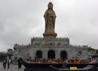Trung Quốc với di sản văn hóa: Buôn cả thánh, bán cả thần