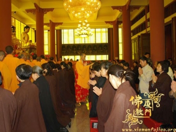 Đi lễ chùa, nhiều người chưa hiểu gì về đạo Phật