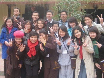 Hà Nội: Giới trẻ đón Tết trong chùa