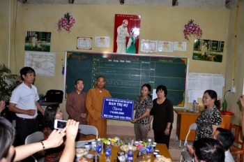 GHPGVN tỉnh Lạng Sơn thăm và tặng 110 triệu đồng hỗ trợ tu sửa, xây dựng trường Tiểu học