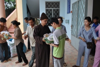 Khơi dậy niềm vui sức sống cho người mù dịp lễ Vu Lan 2012