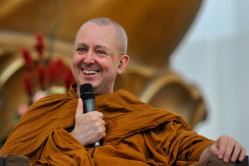 Thái độ của người tu tập Phật Giáo đối với sự đau đớn