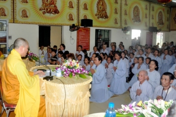 Lễ quy y và thế phát xuất gia tại chùa Cổ Am Nghệ An