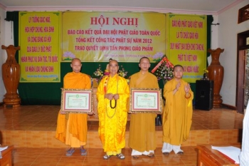 Đắk Nông: Ban Trị sự PG tỉnh tổng kết Phật sự năm 2012 và tấn phong giáo phẩm