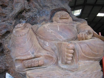 Khánh Hòa: Tạc tượng Phật Di Lặc trên gỗ lũa khổng lồ