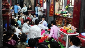 Gọi hồn nhờ người âm... lãnh đạo doanh nghiệp