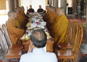 Bài tác bạch cúng dường trai tăng mùa Vu lan