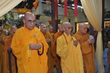 Hàng trăm đoàn đến phúng viếng Giác linh HT. Thích Huệ Hiền